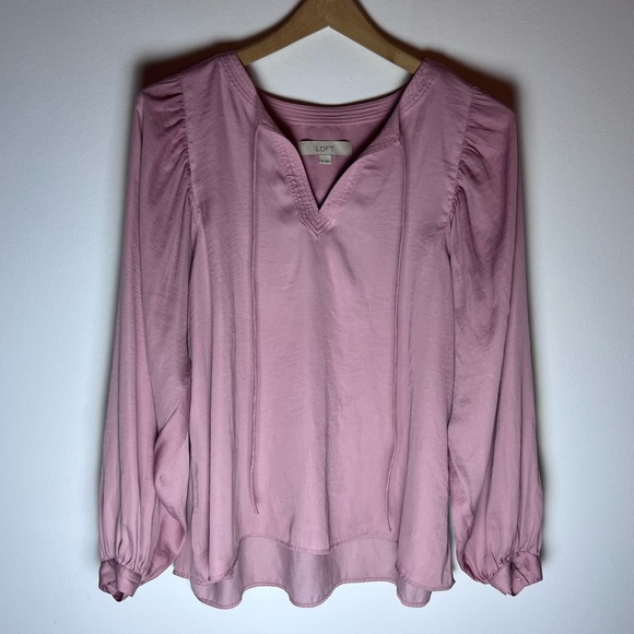 LOFT Light Pink Long Sleeved Blouse - Size Medium Flowy V Neck Bishop Sleeves - Picture 2 of 5